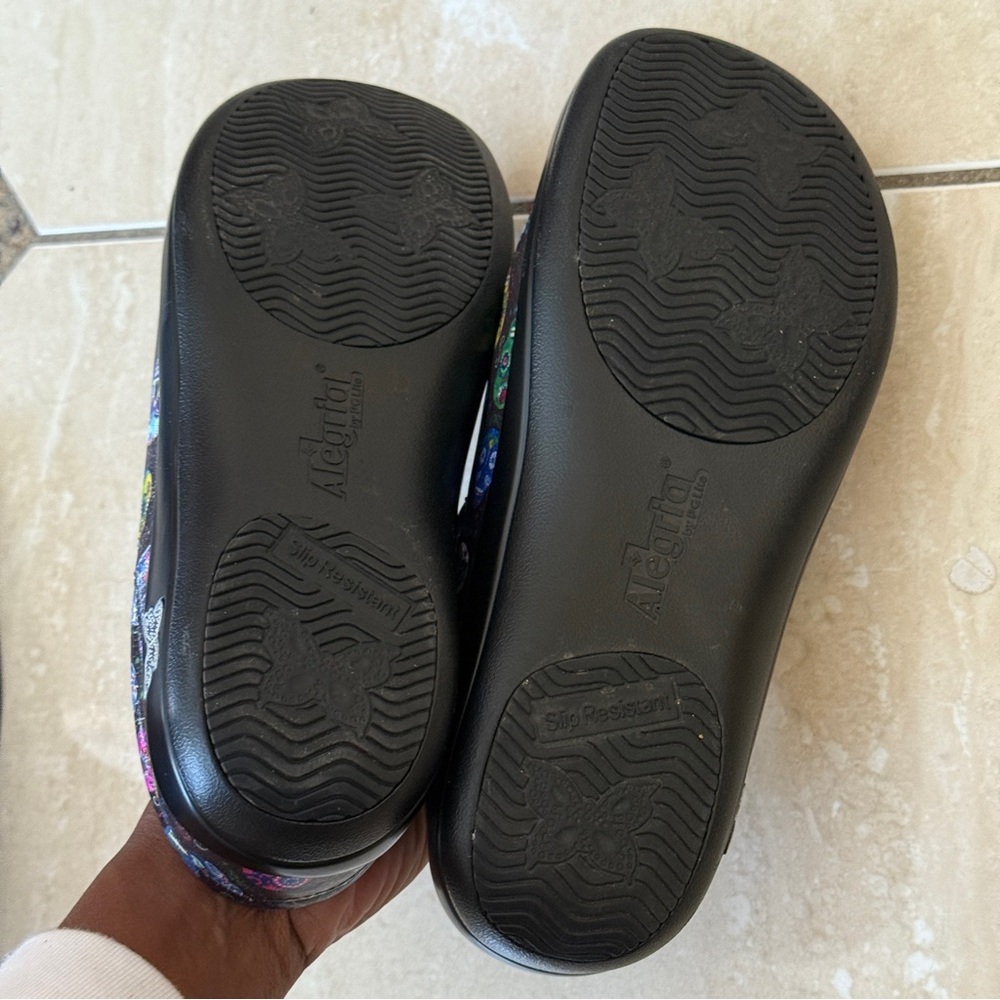 Alegria Multicolor Skull Pattern Clogs - image 6